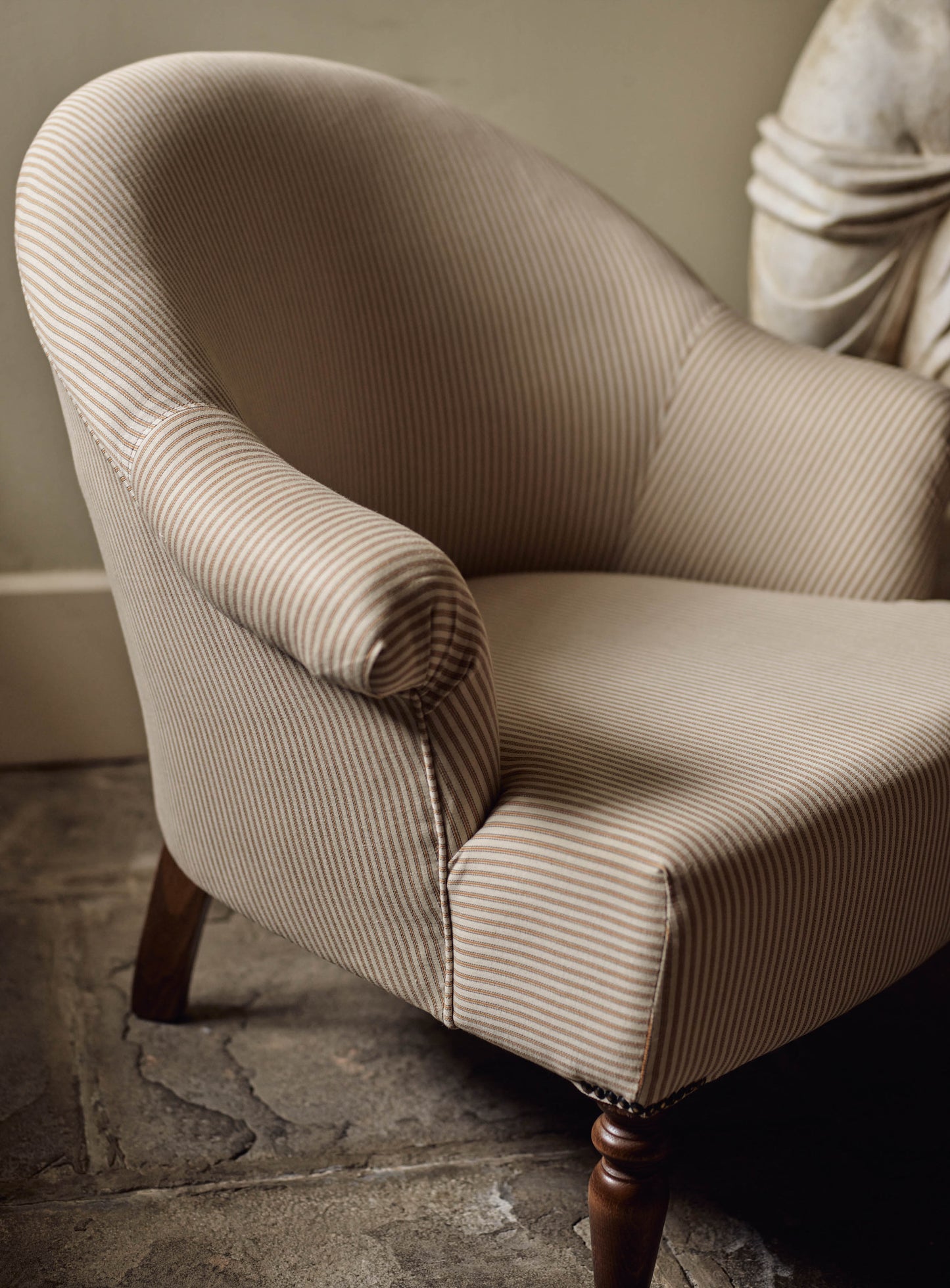 Fauteuil Clandon, rayures ocre héritage
