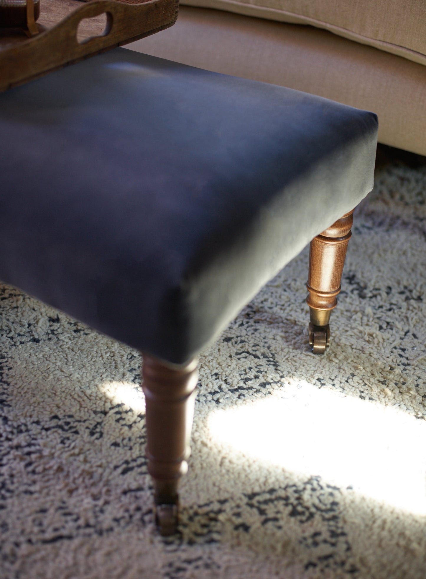 Tabouret Edmund, Grand modèle, Velours gris ardoise