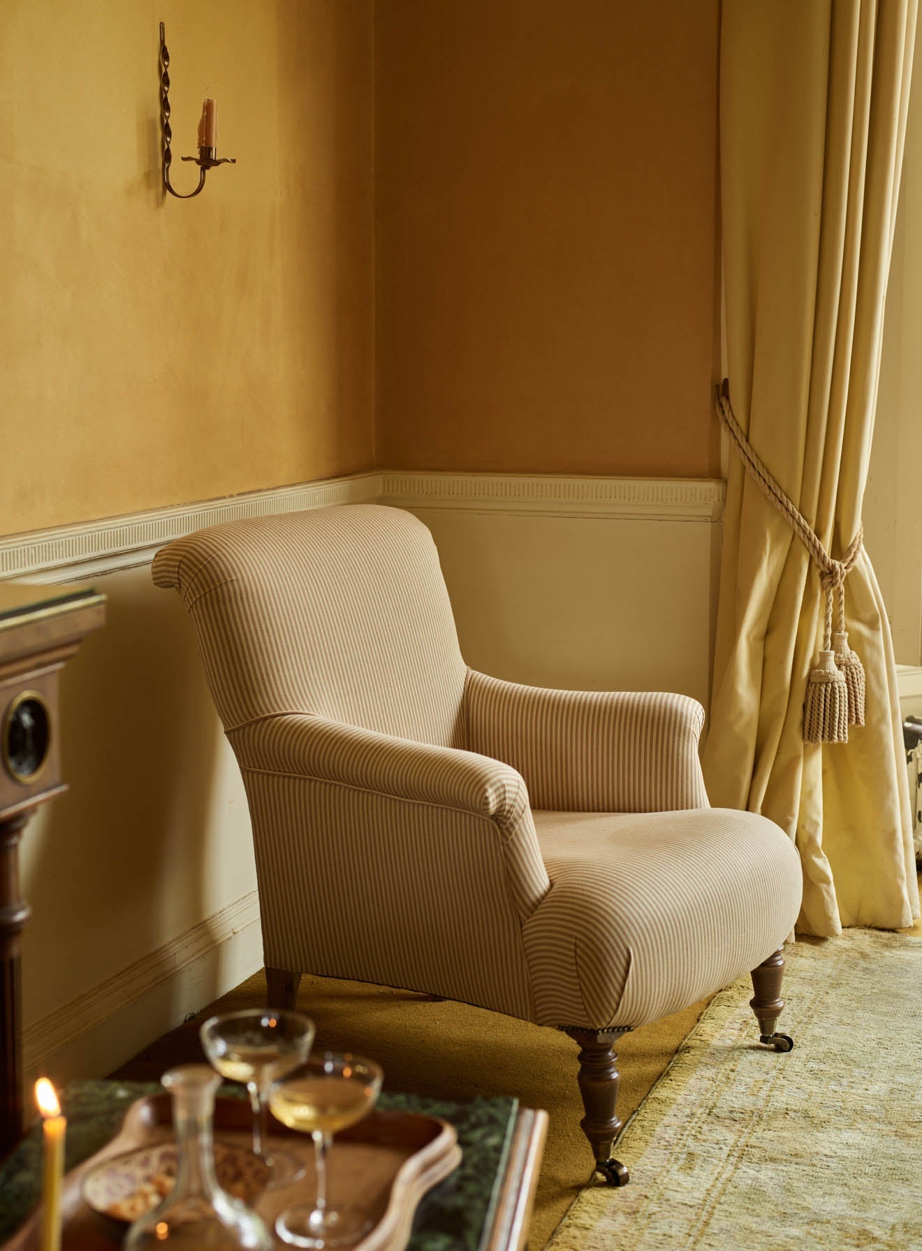 Fauteuil Finley, rayures ocre héritage