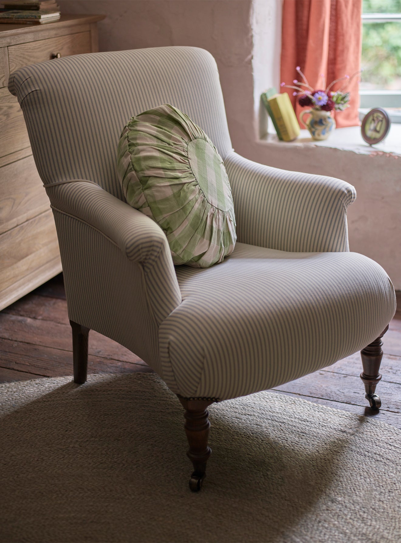 Fauteuil Finley, rayures grises sur fond blanc
