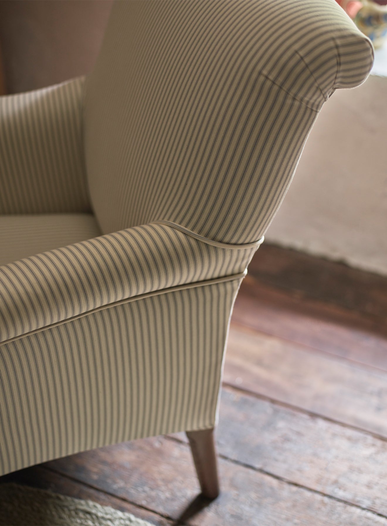 Fauteuil Finley, rayures grises sur fond blanc