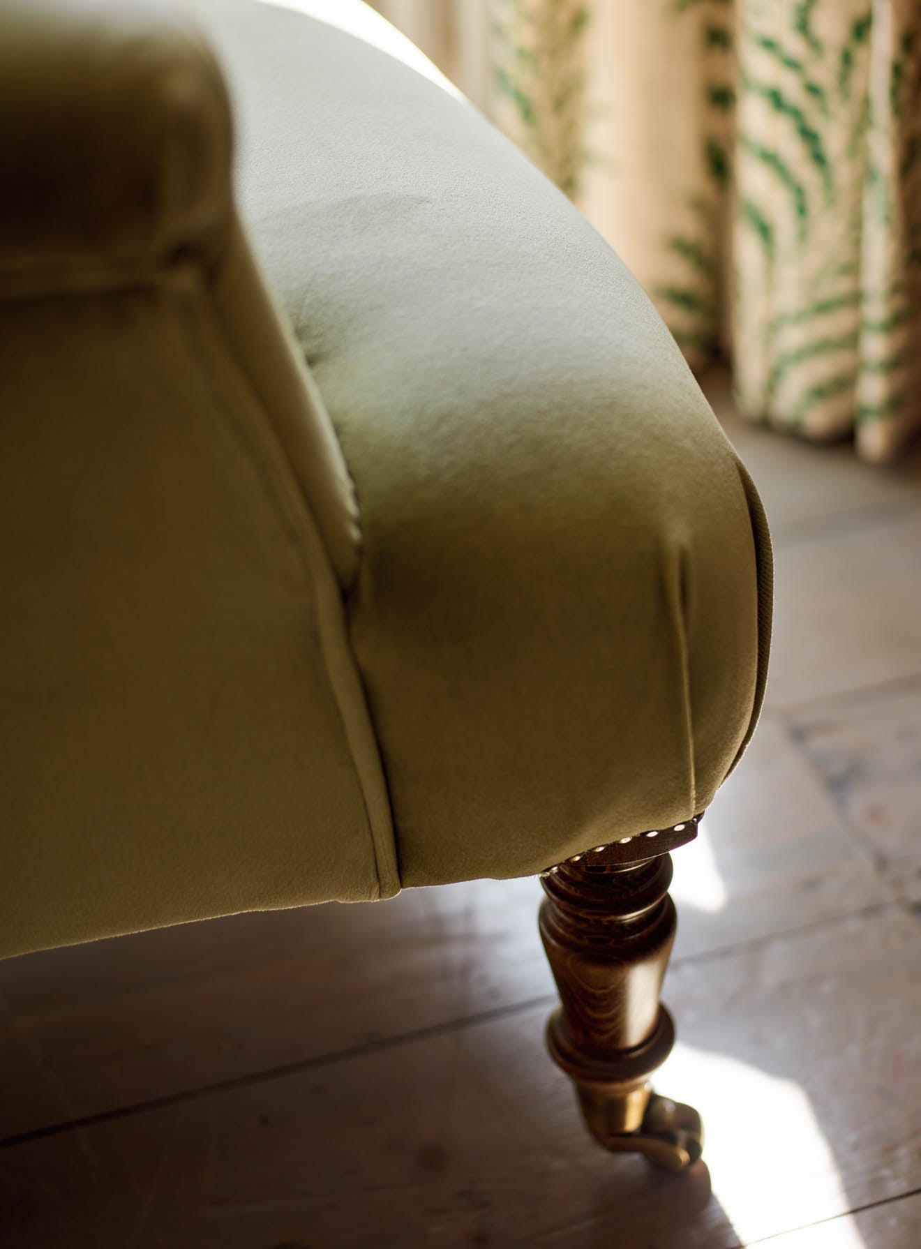 Fauteuil Finley, velours vert sauge