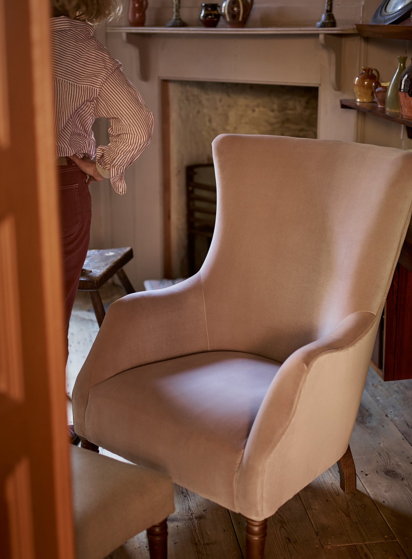 Fauteuil à oreilles Bromley, velours Clover