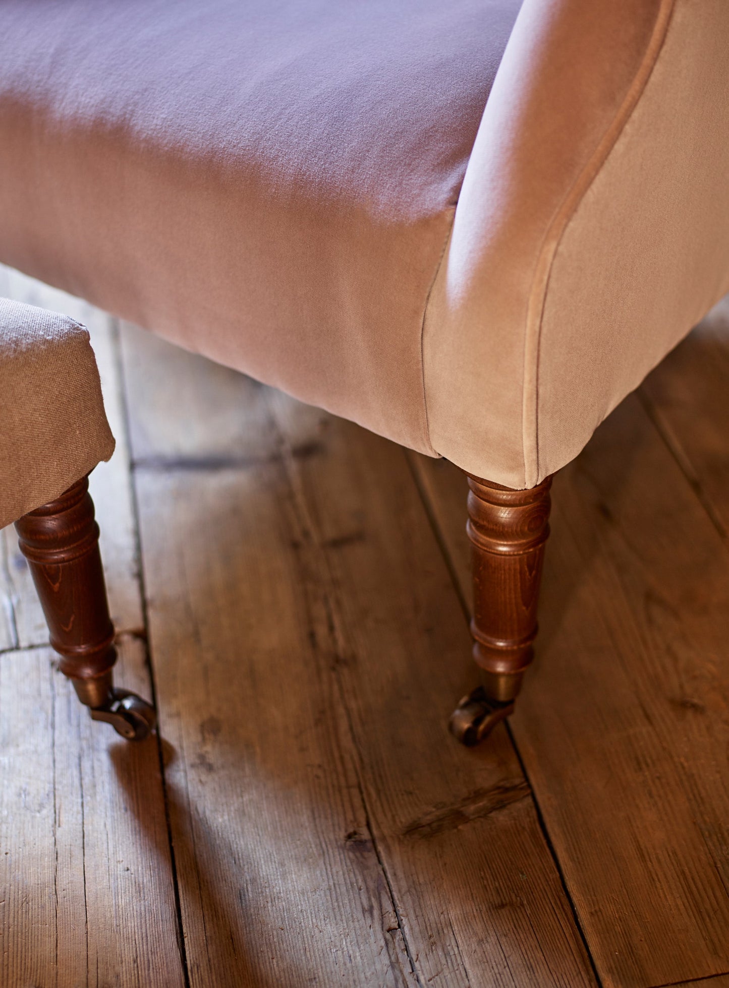 Fauteuil à oreilles Bromley, velours Clover