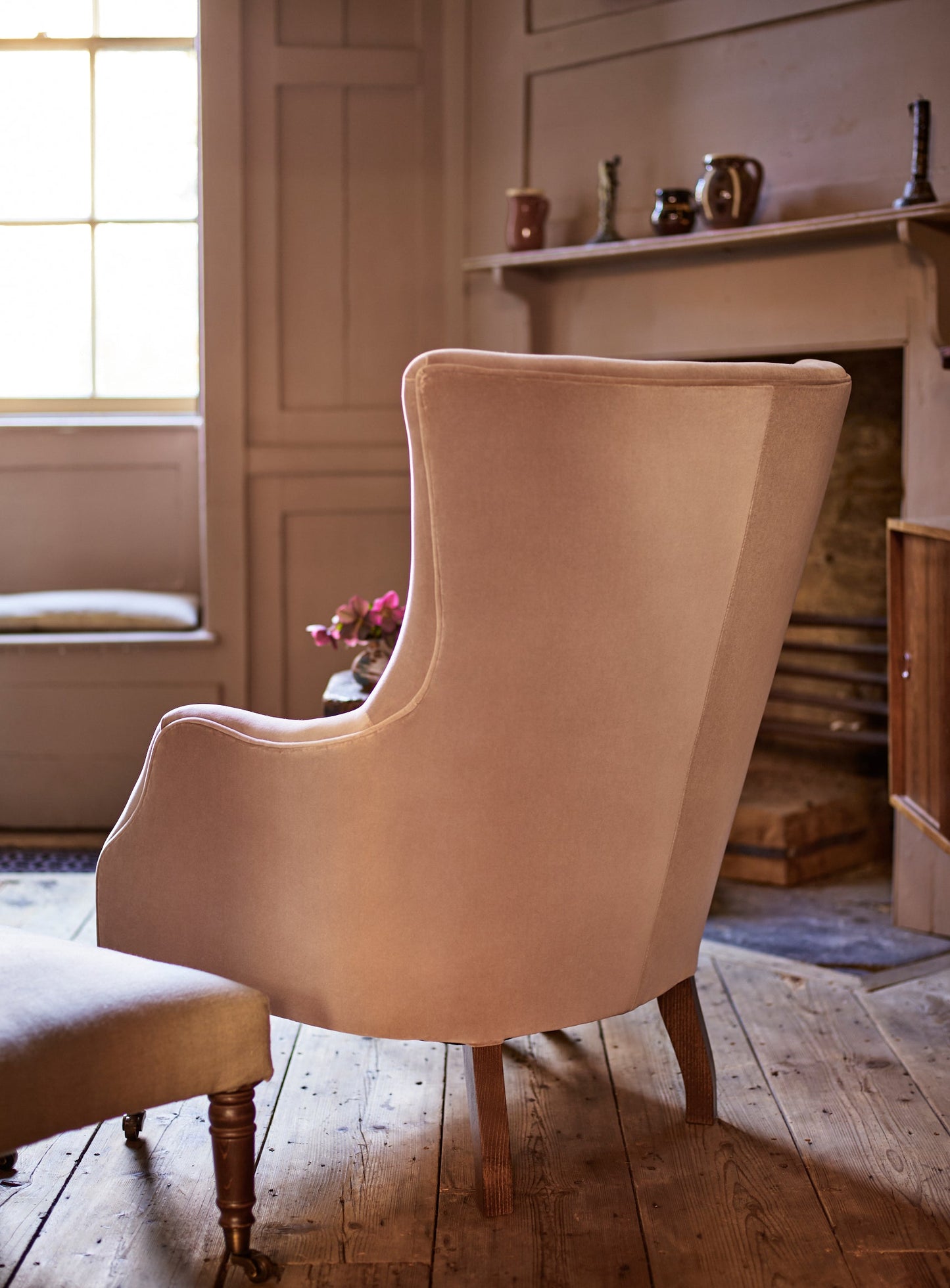Fauteuil à oreilles Bromley, velours Clover