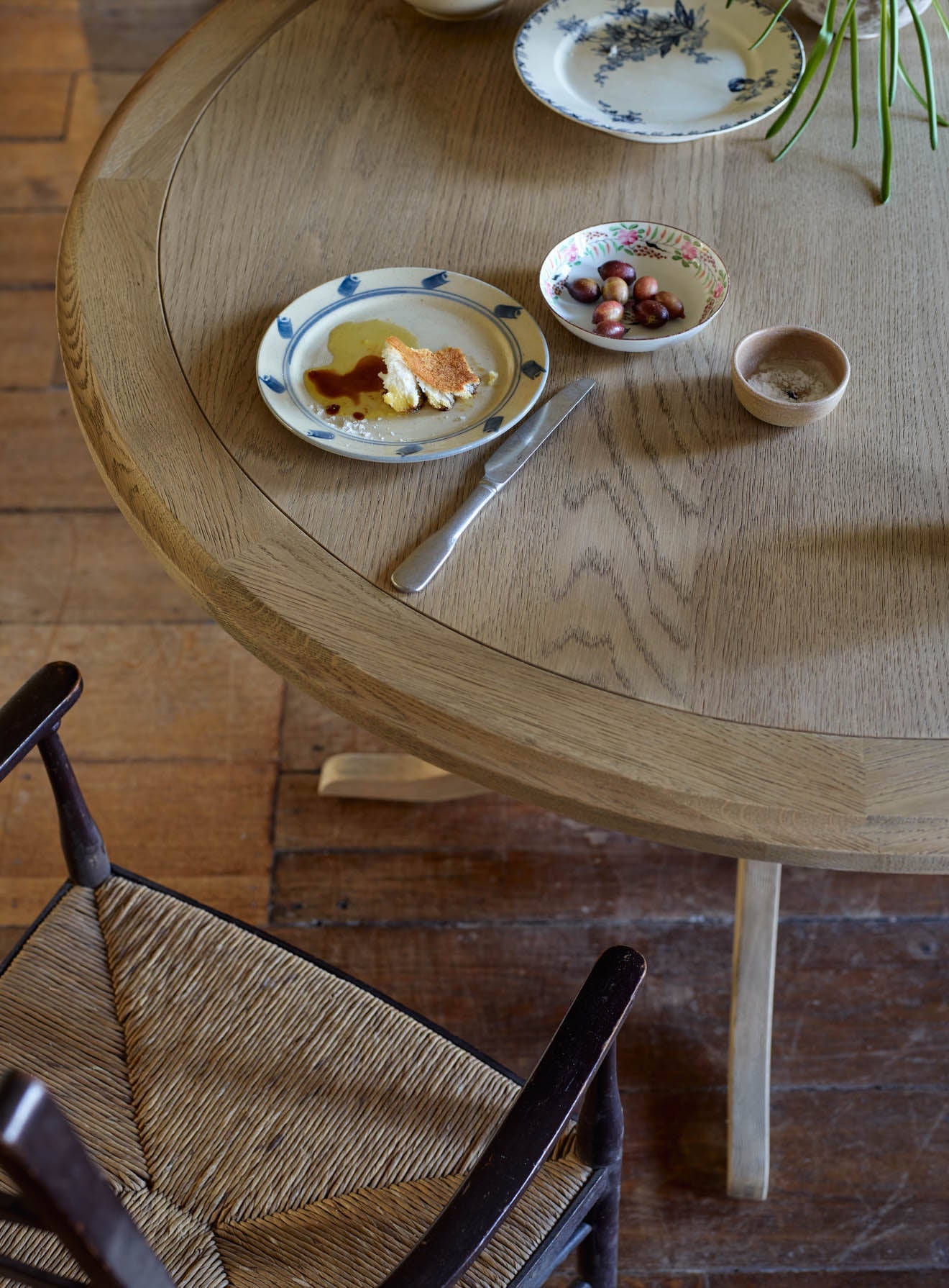 Table de salle à manger ronde en chêne Ellery