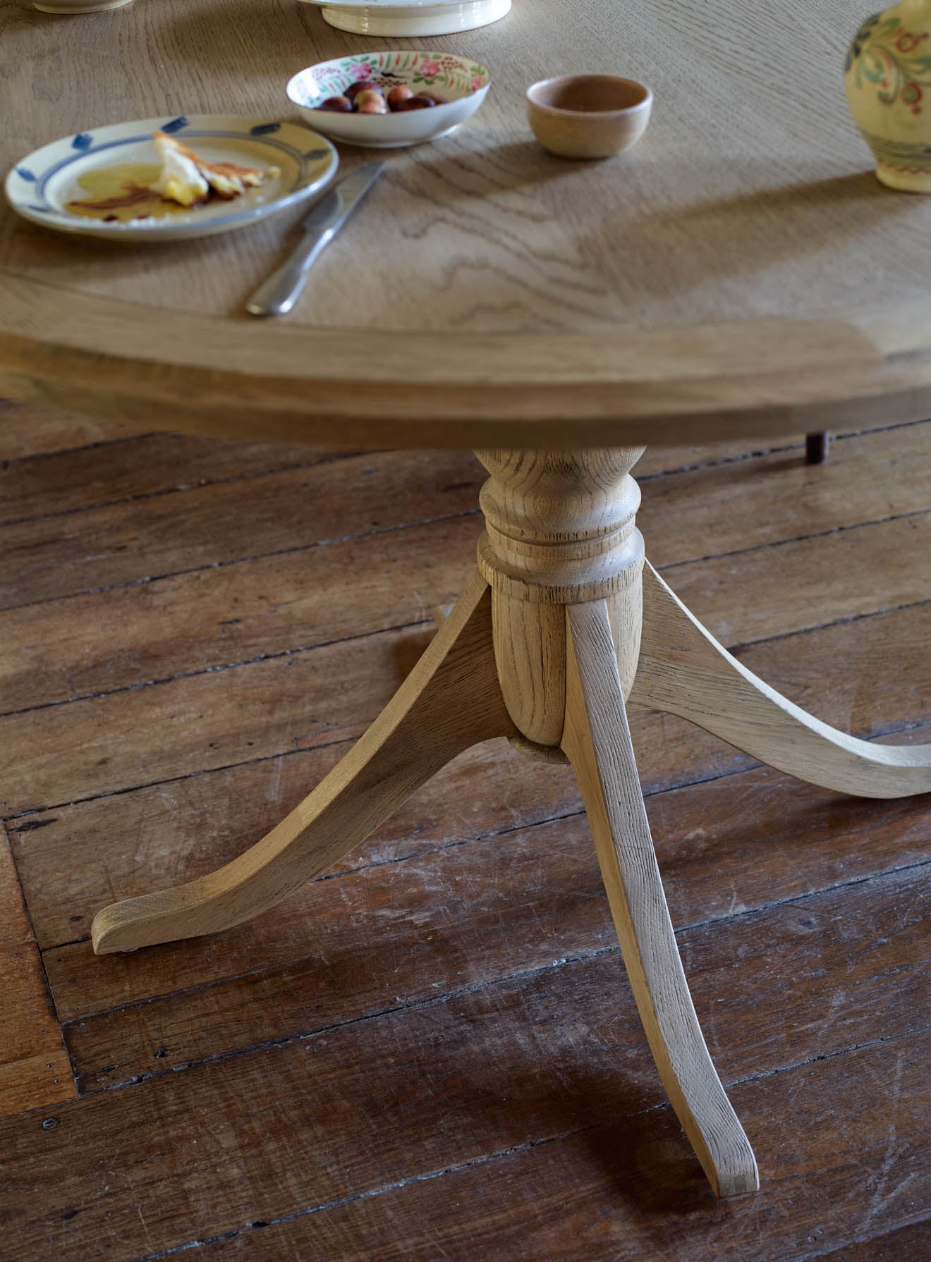 Table de salle à manger ronde en chêne Ellery