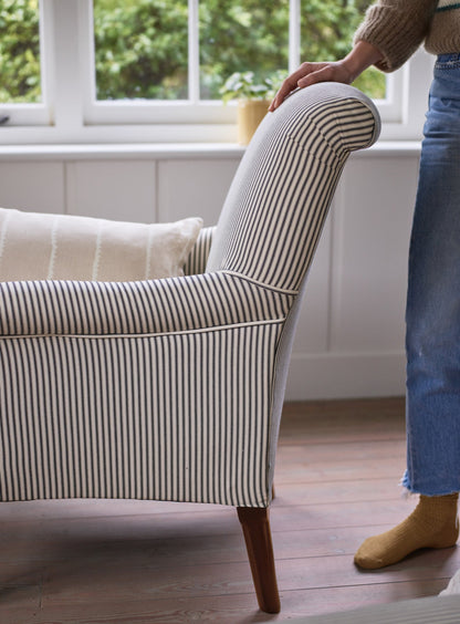 Fauteuil Finley, rayures noires sur fond blanc