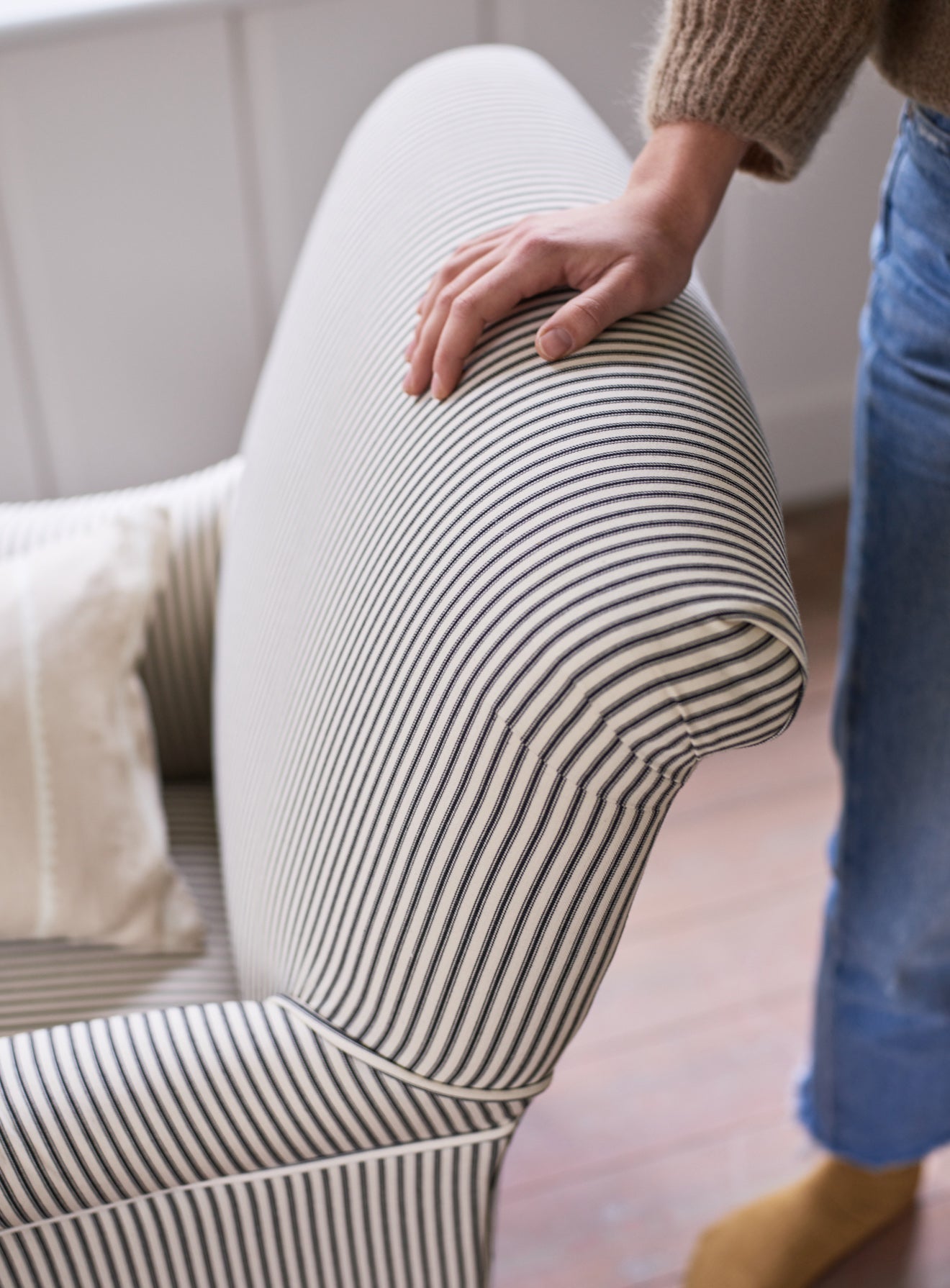 Fauteuil Finley, rayures noires sur fond blanc