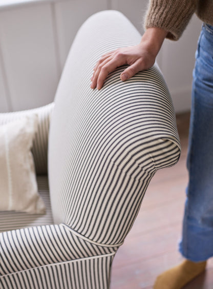 Fauteuil Finley, rayures noires sur fond blanc
