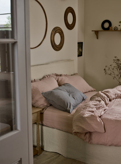 Lit Mila, rayures grises sur fond blanc